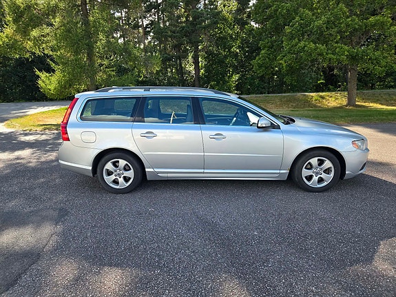 Volvo V70 4 of 10