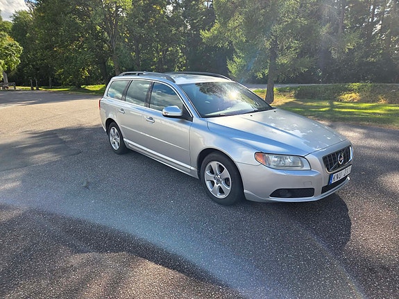 Volvo V70 3 of 10