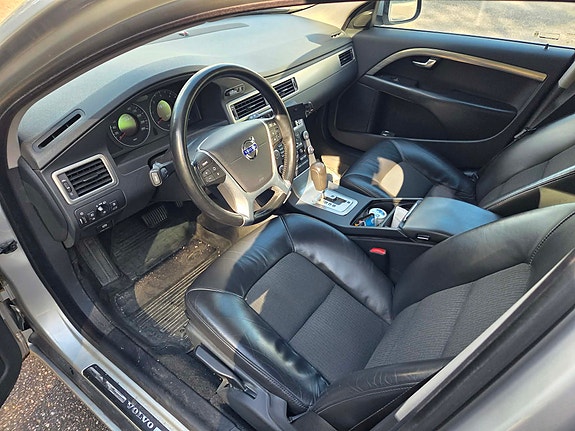 Volvo V70 8 of 10