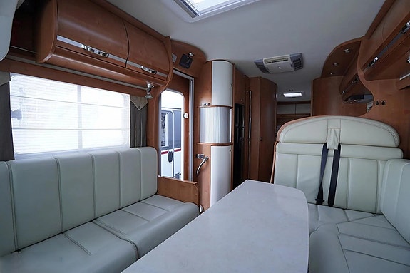 Rapido 10000dfh - Queensbed 6 of 20
