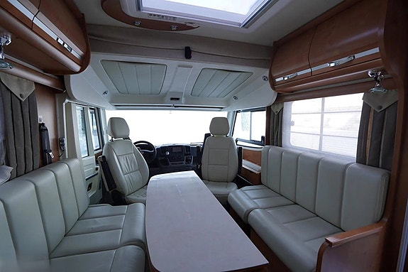 Rapido 10000dfh - Queensbed 9 of 20