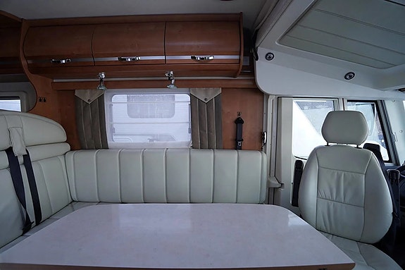 Rapido 10000dfh - Queensbed 8 of 20