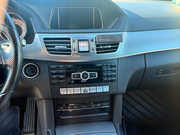 Mercedes-Benz E300 6 of 10