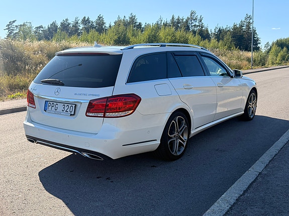 Mercedes-Benz E300 3 of 10