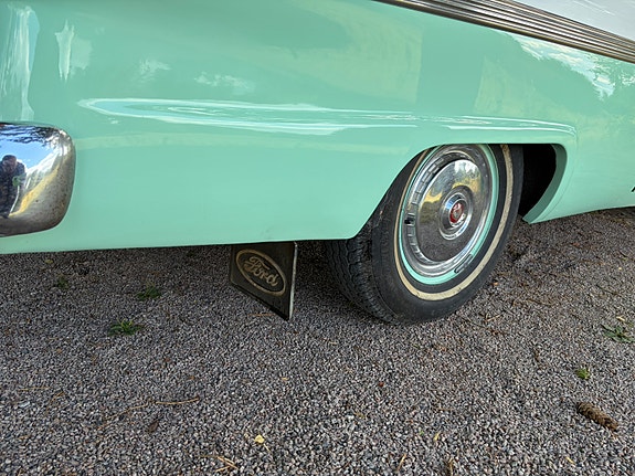 Ford Fairlane 3 of 18