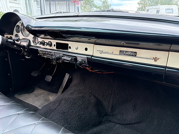 Ford Fairlane 17 of 18