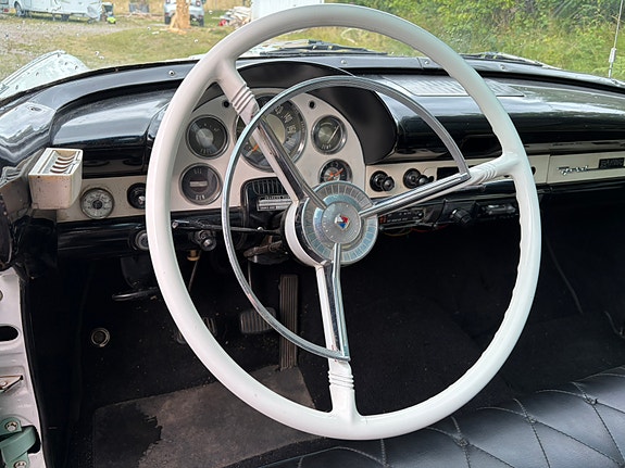 Ford Fairlane 16 of 18