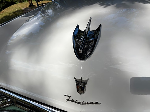 Ford Fairlane 7 of 18