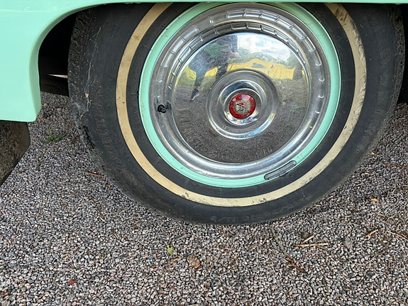 Ford Fairlane 4 of 18