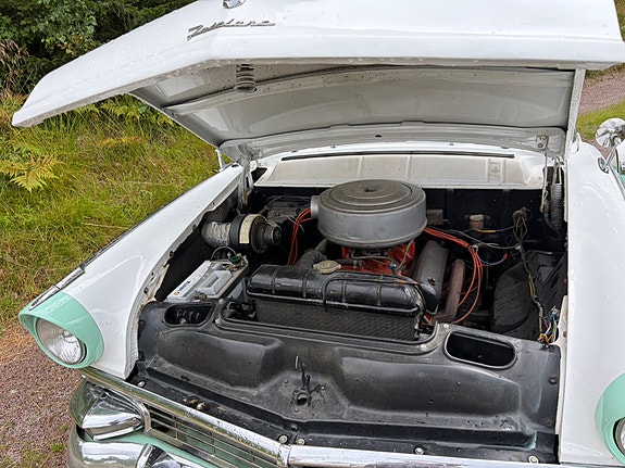 Ford Fairlane 11 of 18