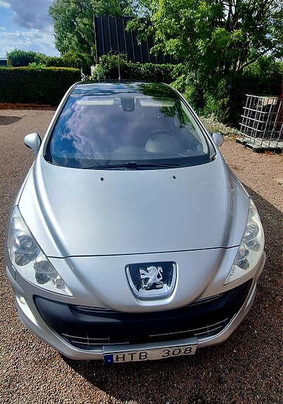 Peugeot 308 2 of 3