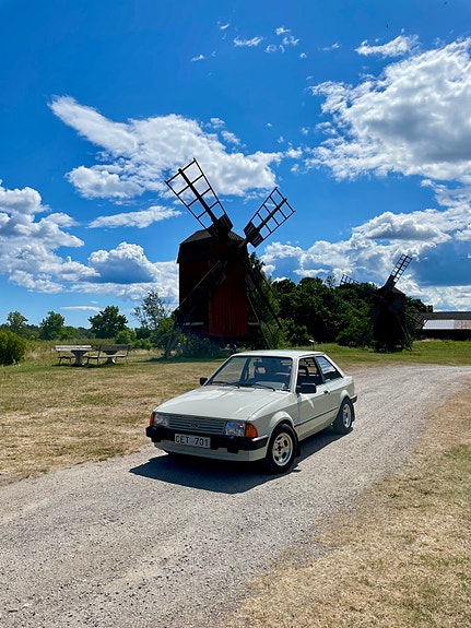 Ford Escort 3 of 4