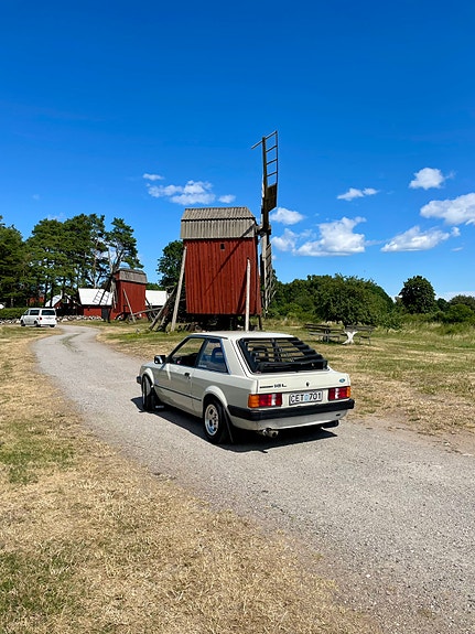 Ford Escort 2 of 4