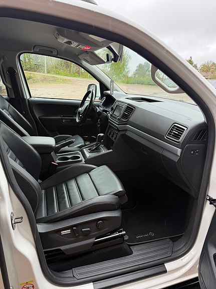 Volkswagen Amarok 2 of 5