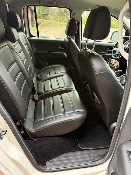 Volkswagen Amarok 3 of 5