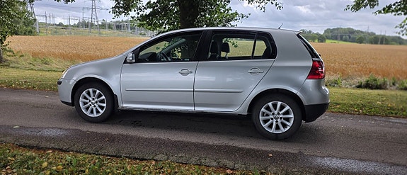 Volkswagen Golf V 8 of 18