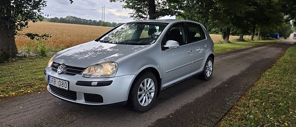 Volkswagen Golf V 2 of 18