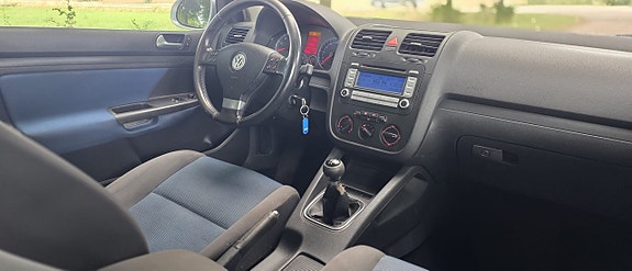 Volkswagen Golf V 9 of 18