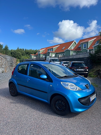 Peugeot 107 2 of 12