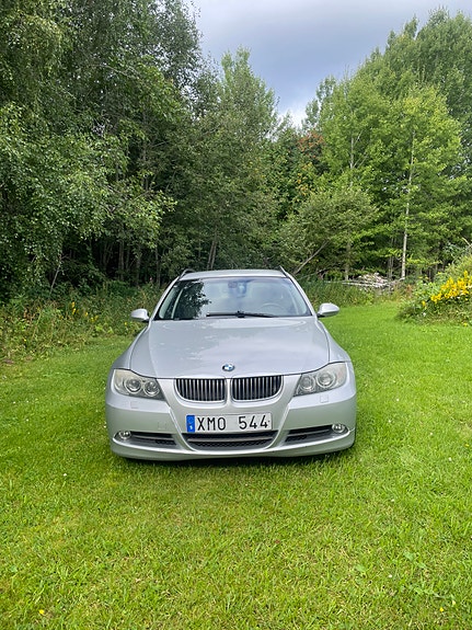 BMW 325i 2 of 11