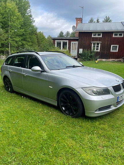 BMW 325i 3 of 11