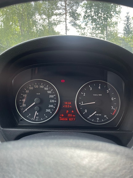 BMW 325i 10 of 11