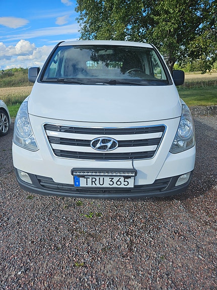 Hyundai H-1 8 of 8