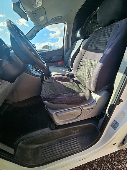 Hyundai H-1 4 of 8