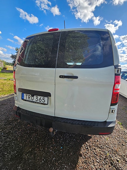 Hyundai H-1 7 of 8