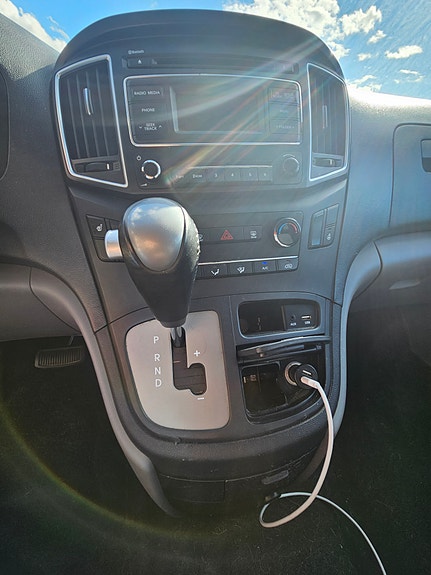 Hyundai H-1 6 of 8