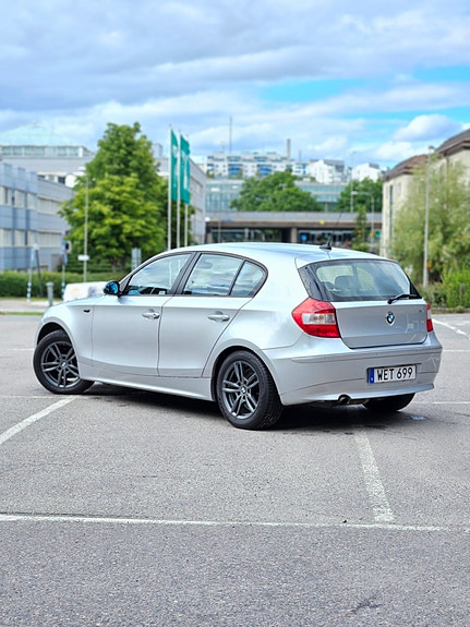 BMW 116i 2 of 8