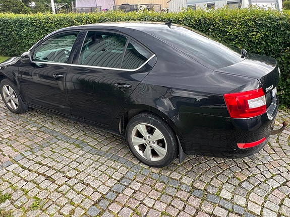 Skoda Octavia 2 of 6