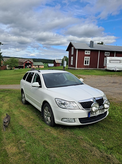 Skoda Octavia 2 of 8