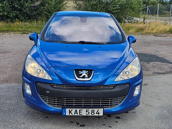 Peugeot 308 2 of 7