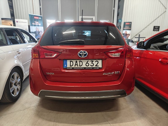 Toyota Auris 8 of 15