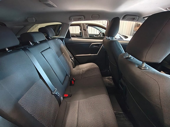 Toyota Auris 14 of 15