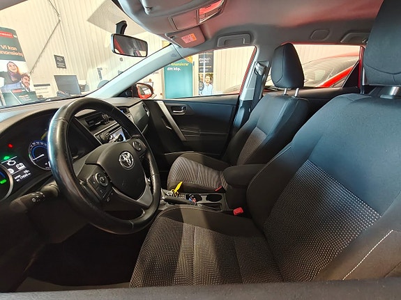 Toyota Auris 10 of 15