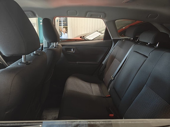 Toyota Auris 13 of 15