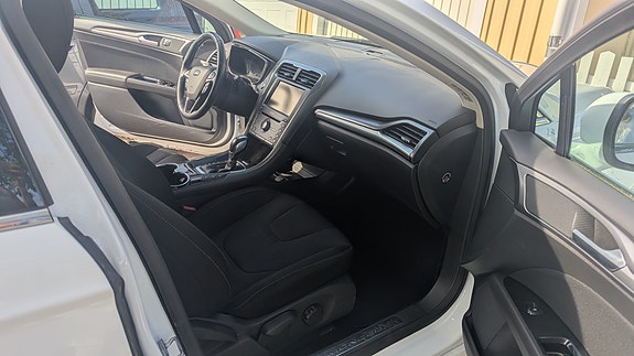 Ford Mondeo 3 of 6