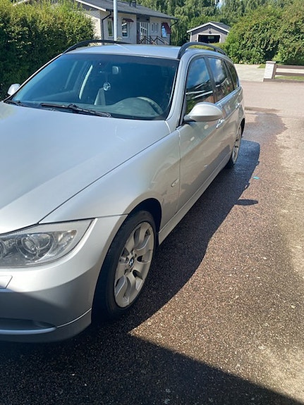 BMW 325i 3 of 6