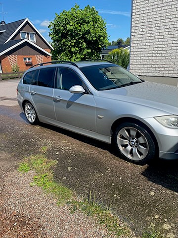 BMW 325i 2 of 6