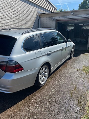 BMW 325i 4 of 6