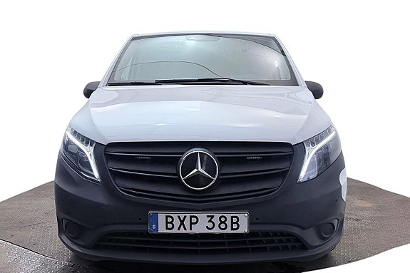 Mercedes-Benz eVito Tourer 4 of 28