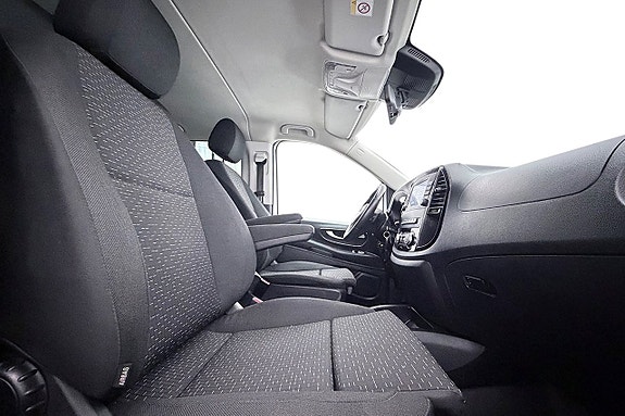 Mercedes-Benz eVito Tourer 17 of 28