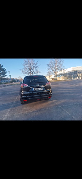 Nissan X-Trail 2 of 4