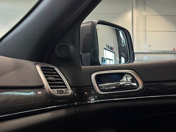 Jeep Grand Cherokee 19 of 23