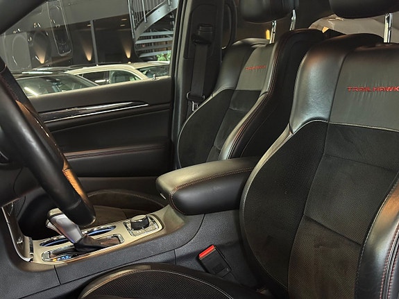 Jeep Grand Cherokee 14 of 23