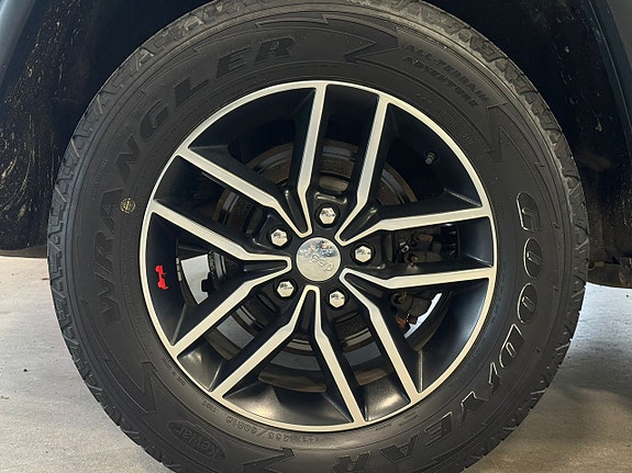 Jeep Grand Cherokee 15 of 23