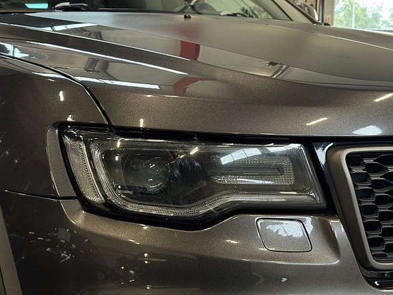 Jeep Grand Cherokee 21 of 23
