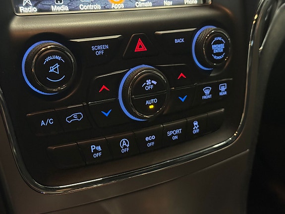 Jeep Grand Cherokee 16 of 23